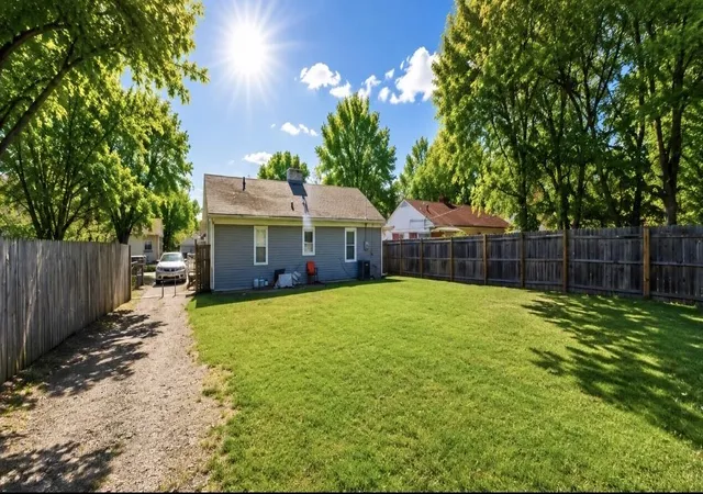 Photo 3 of Single family home for sale at 613 Stratford Dr, Lexington, KY 40503 | MLS# 26003744 | Listing updated on 2026-07-26