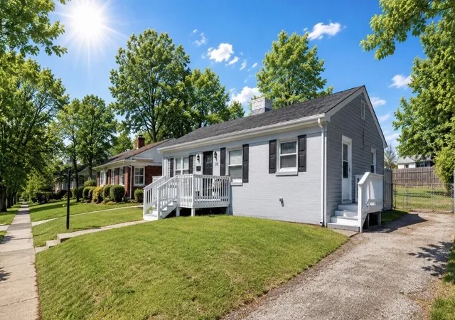 Photo 4 of Single family home for sale at 613 Stratford Dr, Lexington, KY 40503 | MLS# 26003744 | Listing updated on 2026-07-26