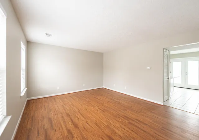 Listing Photo 4 - Condo for sale in building located at 3696 Arbor Dr, Lexington, KY 40517 - Unit #1