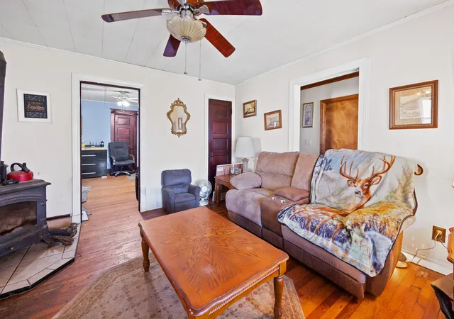 4th image of 4306 Mud Ln, Louisville, KY 40229 | MLS# 26005999