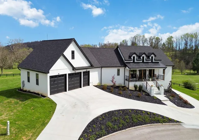 Photo 3 of Single family home for sale at 297 W Saddlebrook Dr, Somerset, KY 42503 | MLS# 26008014 | Listing updated on 2026-04-28