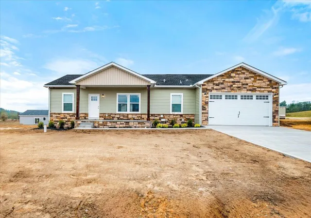 Photo 1 of Single family home for sale at 831 Sam Black Rd, London, KY 40741 | MLS# 26003687 | Listing updated on 2026-08-23
