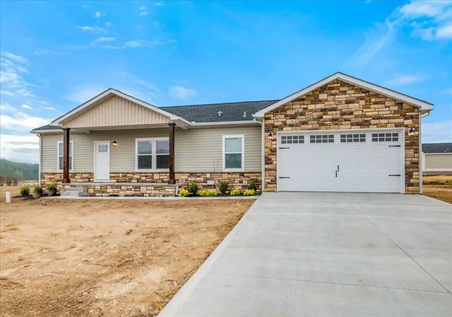 Photo 2 of Single family home for sale at 831 Sam Black Rd, London, KY 40741 | MLS# 26003687 | Listing updated on 2026-08-23