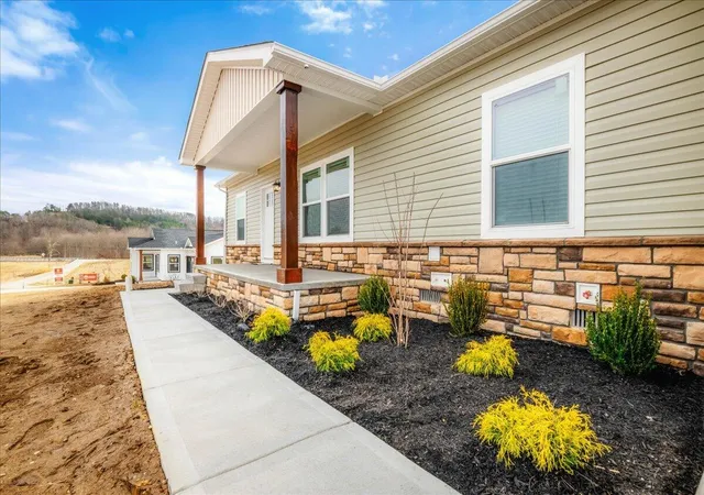Photo 3 of Single family home for sale at 831 Sam Black Rd, London, KY 40741 | MLS# 26003687 | Listing updated on 2026-08-23