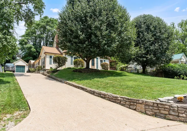 Homes for sale in Frankfort, KY | 604 Winding Way Ct, Frankfort, KY 40601 | MLS# 26004082