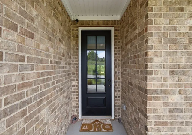 Photo 3 of Sale Pending at 181 Xing View Dr, Berea, KY 40403 | MLS# 26020976 | Listing updated on 2026-08-27