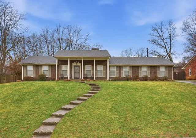Photo 2 of Single family home for sale at 1504 Cantrill Dr, Lexington, KY 40505 | MLS# 26003930 | Listing updated on 2026-03-11