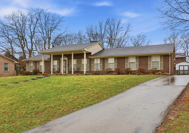 Photo 3 of Single family home for sale at 1504 Cantrill Dr, Lexington, KY 40505 | MLS# 26003930 | Listing updated on 2026-03-11
