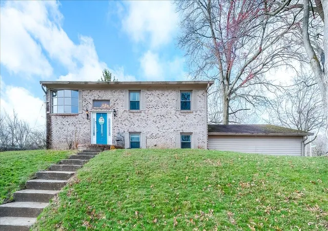 Photo 1 of Single family home for sale at 200 Whitfield Dr, Lexington, KY 40515 | MLS# 26004085 | Listing updated on 2026-03-24