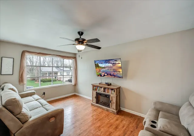 Photo 3 of Single family home for sale at 200 Whitfield Dr, Lexington, KY 40515 | MLS# 26004085 | Listing updated on 2026-03-24