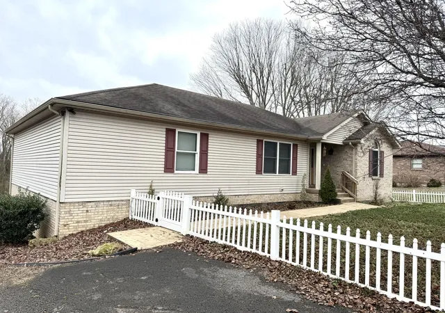 Homes for sale in Stanford, KY | 212 S Loop Dr, Stanford, KY 40484 | MLS# 26004265