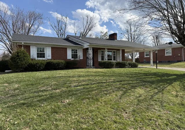 Photo 1 of Single family home for sale at 221 Stratford Dr, Richmond, KY 40475 | MLS# 26004289 | Listing updated on 2026-03-30