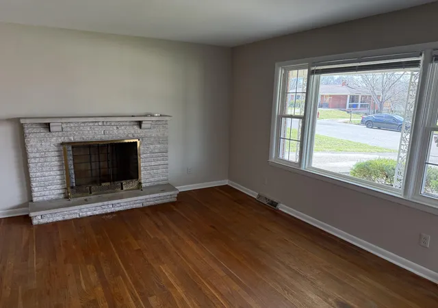 Photo 2 of Single family home for sale at 221 Stratford Dr, Richmond, KY 40475 | MLS# 26004289 | Listing updated on 2026-03-30