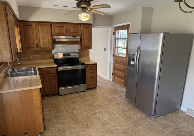 Photo 4 of Single family home for sale at 221 Stratford Dr, Richmond, KY 40475 | MLS# 26004289 | Listing updated on 2026-03-30