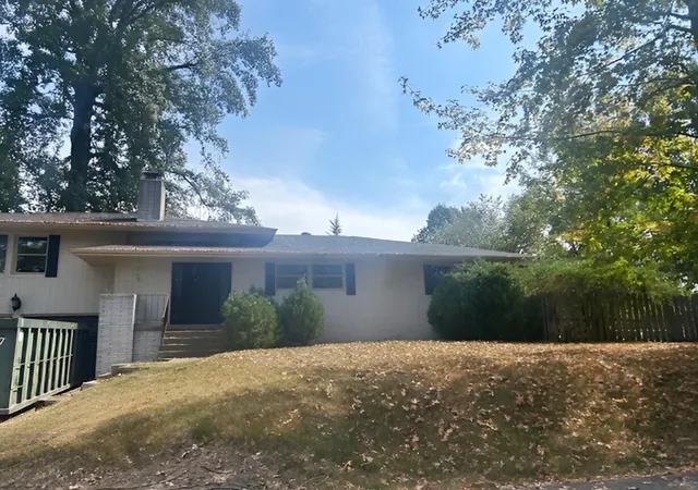 Homes for sale in Madisonville, KY | 2032 Lakeshore Dr, Madisonville, KY 42431 | MLS# 26004645