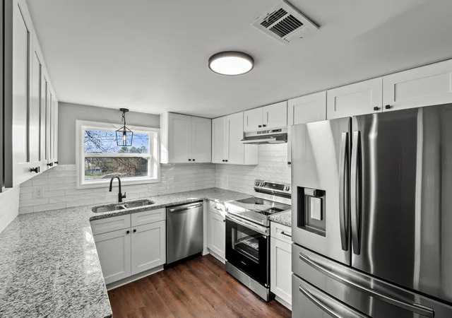 Photo 3 of Single family home for sale at 105 Johnson St, Somerset, KY 42501 | MLS# 26004453 | Listing updated on 2026-05-19