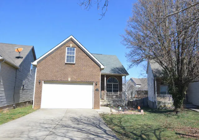 Photo 1 of Single family home for sale at 3373 Royal Troon Rd, Lexington, KY 40509 | MLS# 26004571 | Listing updated on 2026-09-10
