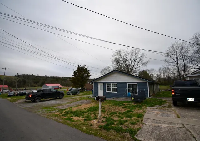 Photo 3 of Multi family home for sale at 100 Darst St, Stanford, KY 40484 | MLS# 26004561 | Listing updated on 2026-09-23