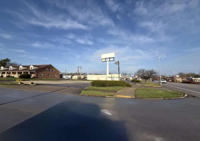 4th image of 216 Southland Dr, Lexington, KY 40503 | MLS# 26004702