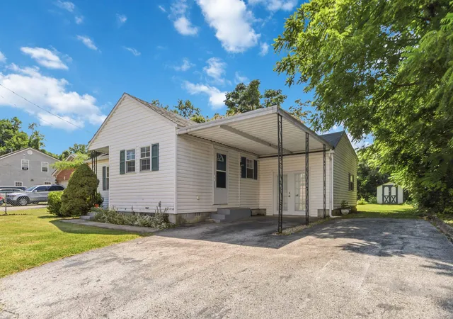 Homes for sale in Berea, KY | 104 Orchard St, Berea, KY 40403 | MLS# 26017363