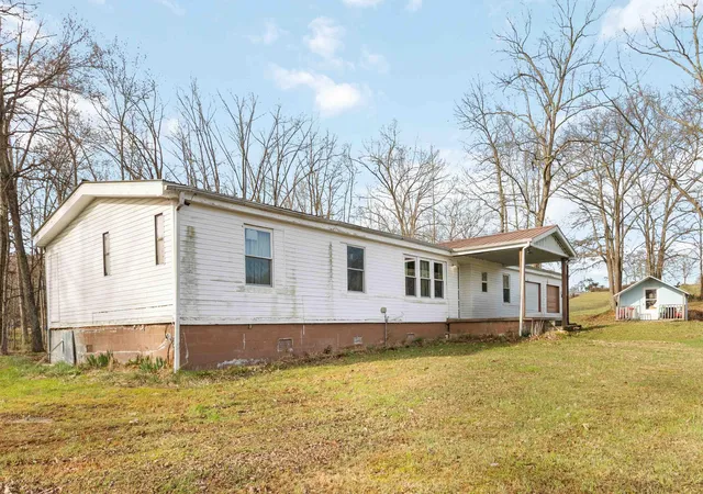 Photo 3 of Single family home for sale at 139 Mercer Rd, Waynesburg, KY 40489 | MLS# 26005023 | Listing updated on 2026-03-14