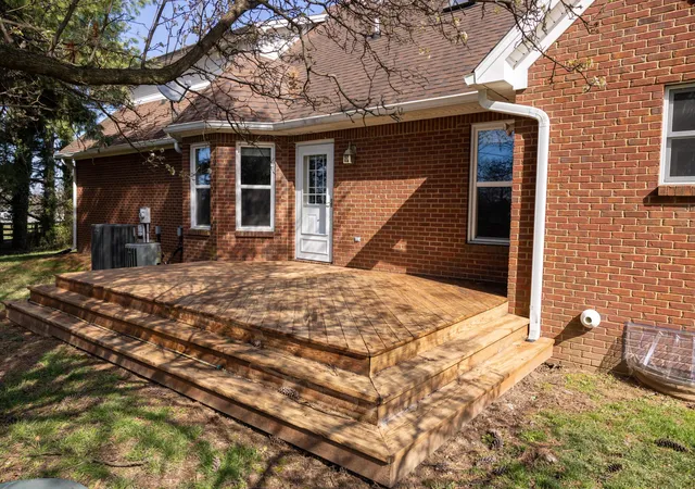 Homes for sale in Frankfort, KY | 410 Brook Ct, Frankfort, KY 40601 | MLS# 26005503