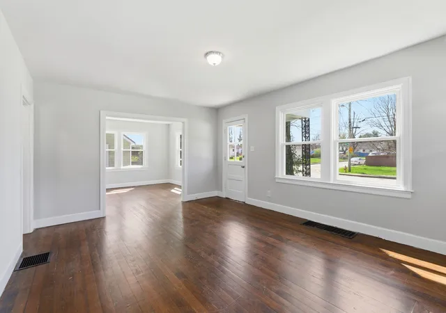 Photo 4 of Sale Pending at 141 Brown Ave, Lexington, KY 40505 | MLS# 26005936 | Listing updated on 2026-04-26