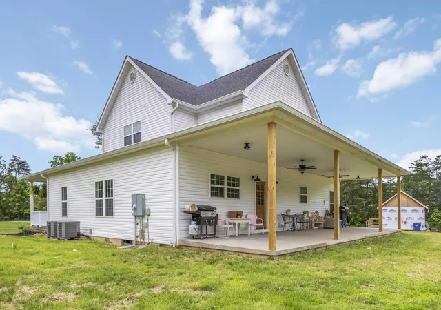 Homes for sale in East Bernstadt, KY | 1644 Hwy 578 Hwy, East Bernstadt, KY 40729 | MLS# 26005045
