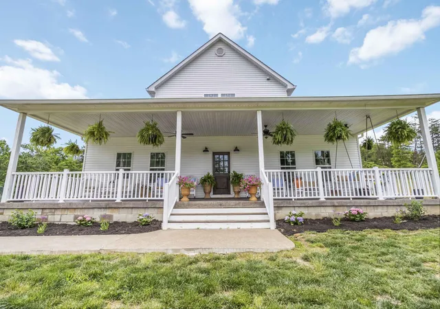 Photo 3 of Single family home for sale at 1644 Highway 578, East Bernstadt, KY 40729 | MLS# 26005045 | Listing updated on 2026-03-30