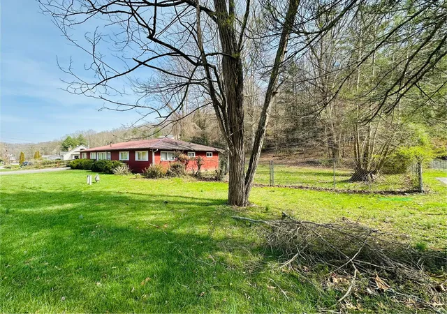 Homes for sale in Manchester, KY | 212 Town Branch Rd, Manchester, KY 40962 | MLS# 26005305