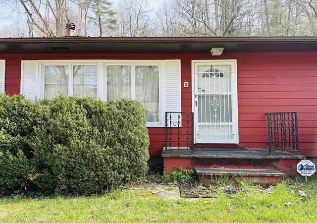 Homes for sale in Manchester, KY | 212 Town Branch Rd, Manchester, KY 40962 | MLS# 26005305