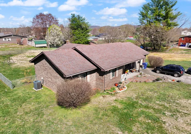 Photo 1 of Single family home for sale at 1080 Parkers Ml Rd, Somerset, KY 42501 | MLS# 26005300 | Listing updated on 2026-07-18