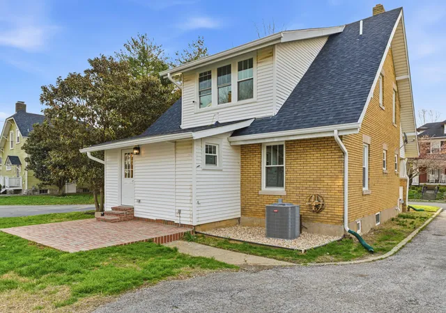 Photo 3 of Single family home for sale at 615 Bellaire Ave, Lexington, KY 40508 | MLS# 26005663 | Listing updated on 2026-07-29