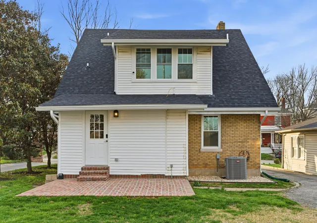 Photo 4 of Single family home for sale at 615 Bellaire Ave, Lexington, KY 40508 | MLS# 26005663 | Listing updated on 2026-07-29