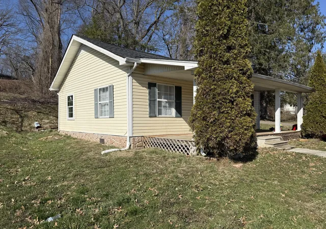 Homes for sale in London, KY | 113 Sycamore St, London, KY 40741 | MLS# 26005426