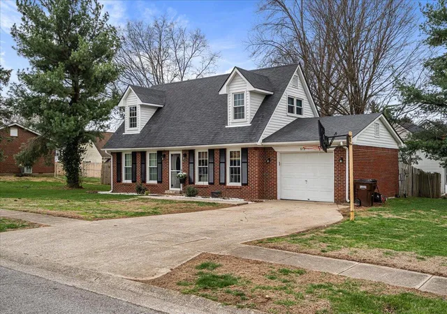 Homes for sale in Versailles, KY | 515 Berlin Dr, Versailles, KY 40383 | MLS# 26008015