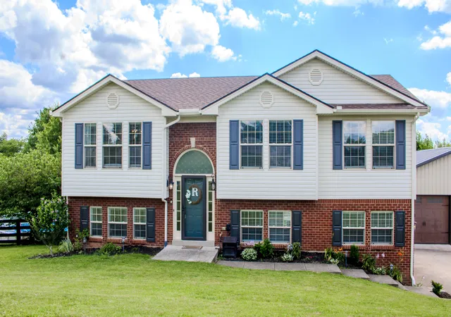 Homes for sale in Berea, KY | 122 Saddlebrook Cir, Berea, KY 40403 | MLS# 26005970