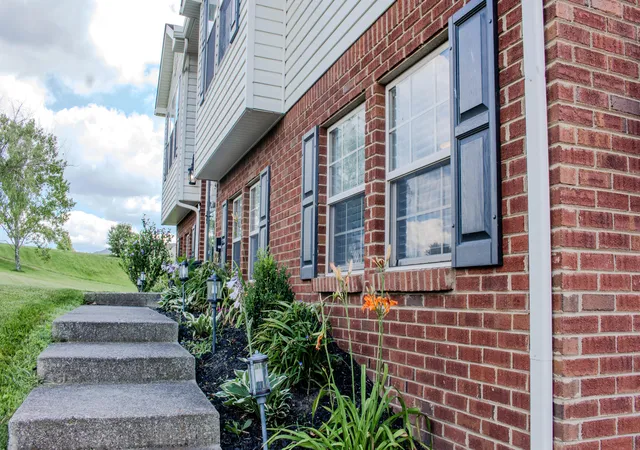 Homes for sale in Berea, KY | 122 Saddlebrook Cir, Berea, KY 40403 | MLS# 26005970