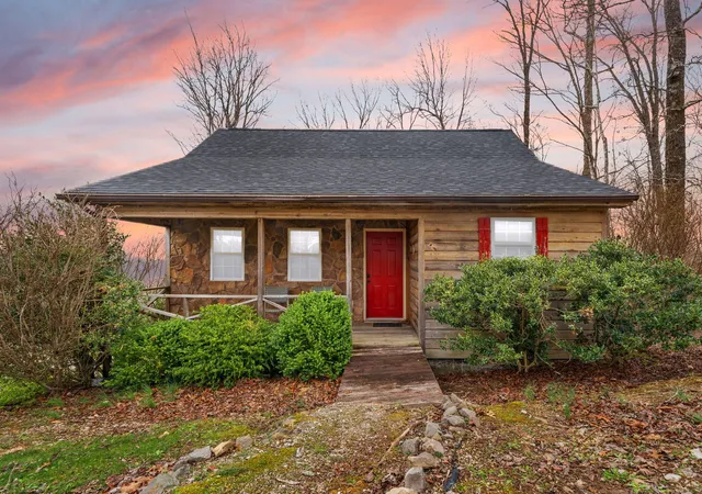 Homes for sale in Burnside, KY | 21 Dogwood Rd, Burnside, KY 42519 | MLS# 26005539
