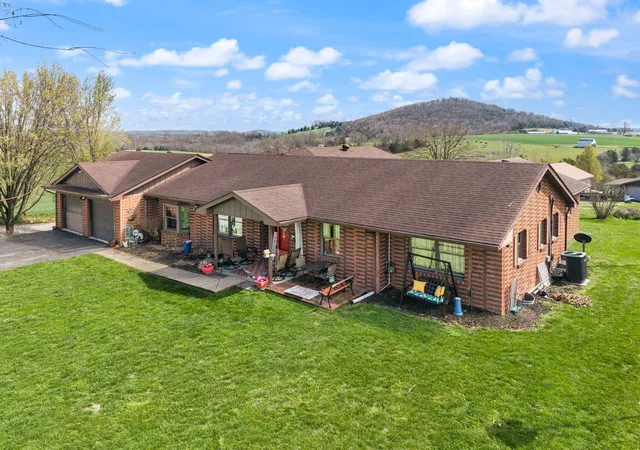 Photo 3 of Single family home for sale at 1661 Valley Oak Welborn Rd, Somerset, KY 42503 | MLS# 26005582 | Listing updated on 2026-05-31