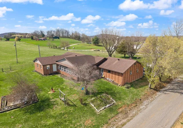 Photo 4 of Single family home for sale at 1661 Valley Oak Welborn Rd, Somerset, KY 42503 | MLS# 26005582 | Listing updated on 2026-05-31