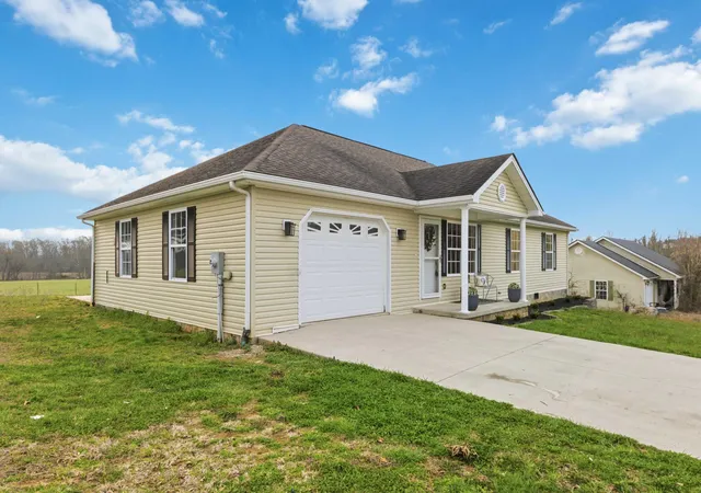 Homes for sale in Eubank, KY | 1126 Estill Hackney Rd, Eubank, KY 42567 | MLS# 26005677