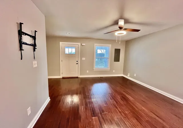 Photo 3 of Single family home for sale at 241 Devonia Ave, Lexington, KY 40505 | MLS# 26005728 | Listing updated on 2026-03-23