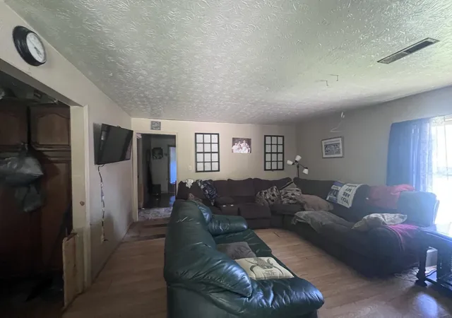 Photo 11 of Sale Pending at 105 Nutwood Rd, Middlesboro, KY 40965 | MLS# 26005884 | Listing updated on 2026-09-05