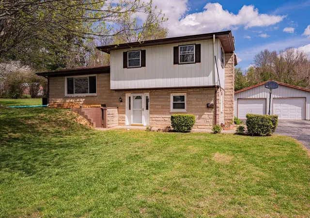 Homes for sale in Monticello, KY | 360 Hickory Hill Dr, Monticello, KY 42633 | MLS# 26005905