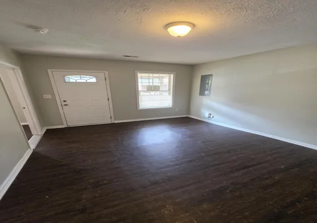 Photo 3 of Sale Pending at 523 1/2 Ohio St, Lexington, KY 40508 | MLS# 26006874 | Listing updated on 2026-09-02