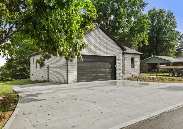 Photo 2 of Single family home for sale at 1634 Senator Ln, London, KY 40741 | MLS# 26006250 | Listing updated on 2026-10-05