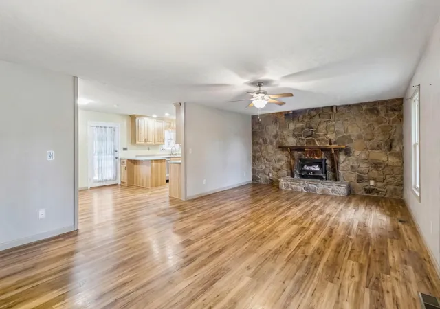Photo 3 of Single family home for sale at 16710 Kentucky 1247, Waynesburg, KY 40489 | MLS# 26006119 | Listing updated on 2026-03-26