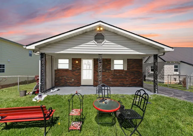 Photo 3 of Single family home for sale at 203 Speedway Dr, Somerset, KY 42503 | MLS# 26006154 | Listing updated on 2026-03-27