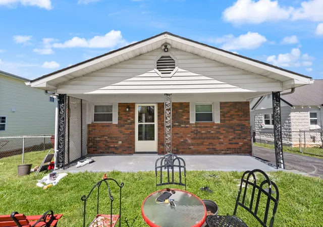 Photo 4 of Single family home for sale at 203 Speedway Dr, Somerset, KY 42503 | MLS# 26006154 | Listing updated on 2026-03-27